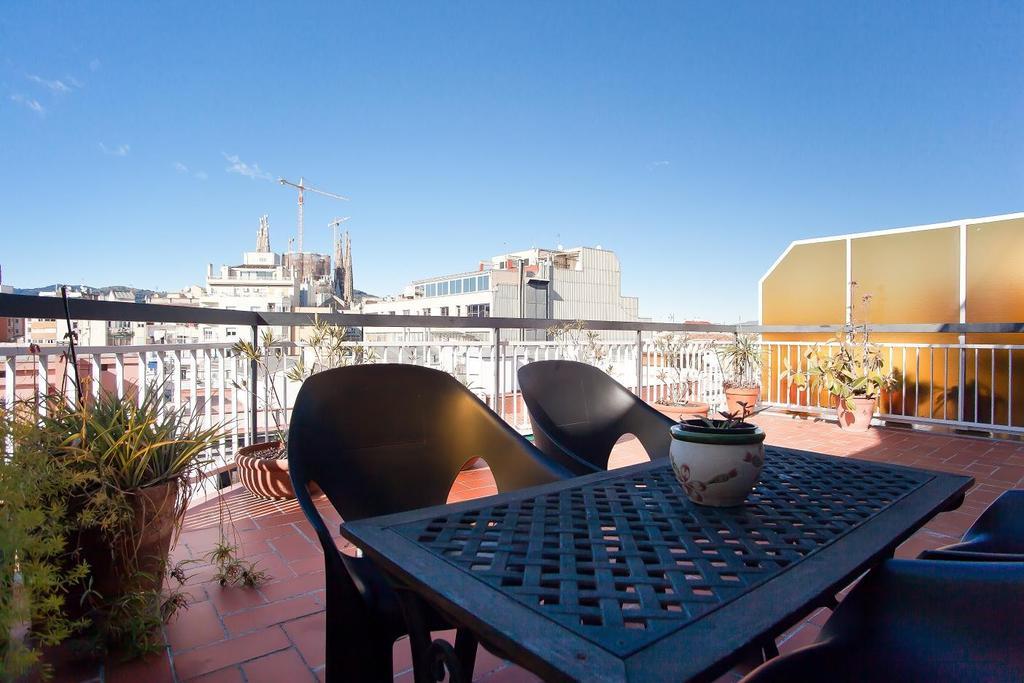Aparteasy - Atic Sagrada Familia Barcelona Exterior photo
